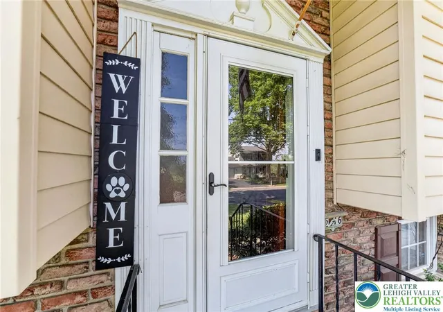 3rd image of 2716 Plymouth Dr, Easton, PA 18045 | MLS# 779586