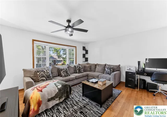 4th image of 2716 Plymouth Dr, Easton, PA 18045 | MLS# 779586