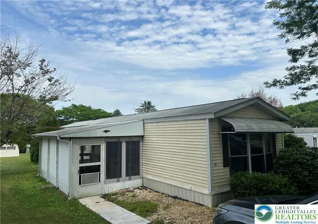 Homes for sale in Upper Mt Bethel Twp, PA | 19 Liberty Ln, Upper Mt Bethel Twp, PA 18343 | MLS# 779809