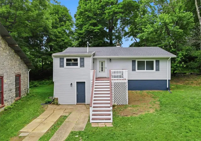 2nd image of 7 Haymont St, Easton, PA 18045 | MLS# 779908