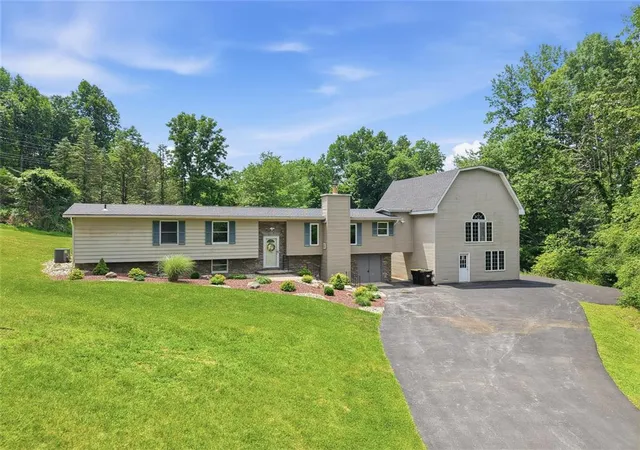 Homes for sale in Hamilton Twp, PA | 226 Circle Dr S, Hamilton Twp, PA 18353 | MLS# 779950