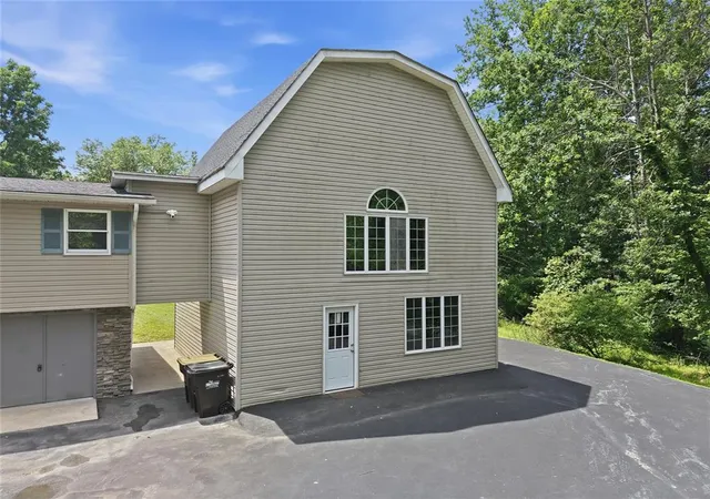 Homes for sale in Hamilton Twp, PA | 226 Circle Dr S, Hamilton Twp, PA 18353 | MLS# 779950