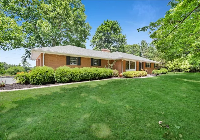 Homes for sale in North Whitehall Twp, PA | 5747 Kernsville Rd, North Whitehall Twp, PA 18069 | MLS# 775887