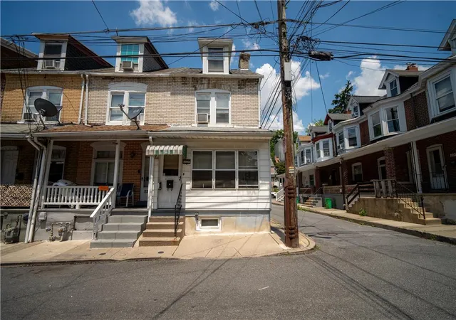Homes for sale in Allentown City, PA | 237 Maple St, Allentown City, PA 18109 | MLS# 778843