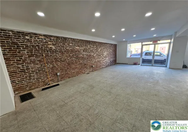Homes for sale in Allentown City, PA | 322 Ridge Ave, Allentown City, PA 18102 | MLS# 779935