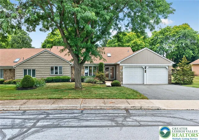 Homes for sale in Lower Macungie Twp, PA | 5702 Merion Lane, Lower Macungie Twp, PA 18062 | MLS# 779914