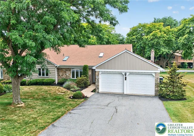 Homes for sale in Lower Macungie Twp, PA | 5702 Merion Lane, Lower Macungie Twp, PA 18062 | MLS# 779914