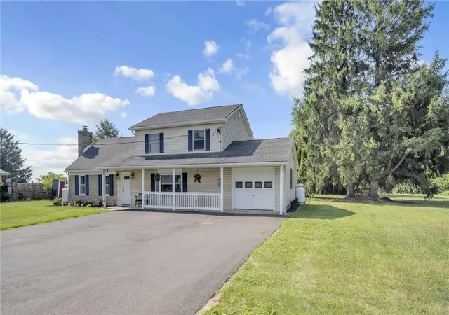 Homes for sale in Bushkill Twp, PA | 439 Cherry Hill Rd, Bushkill Twp, PA 18064 | MLS# 779900