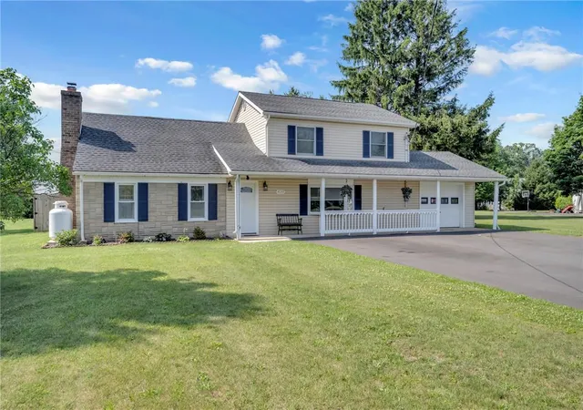 Homes for sale in Bushkill Twp, PA | 439 Cherry Hill Rd, Bushkill Twp, PA 18064 | MLS# 779900