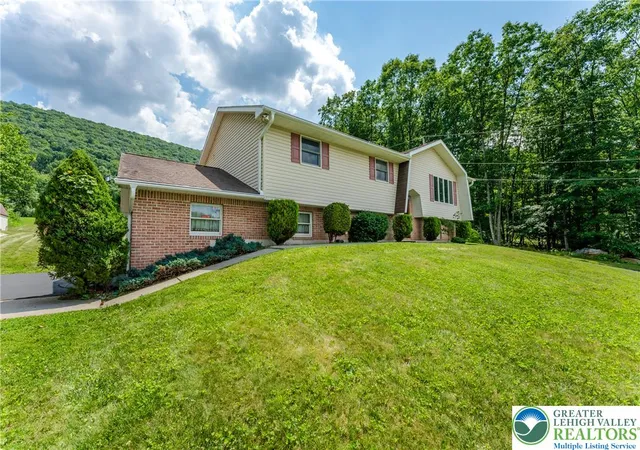 Homes for sale in Ashland, PA | 590 Airport Rd, Ashland, PA 17921 | MLS# 780053