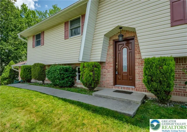 Homes for sale in Ashland, PA | 590 Airport Rd, Ashland, PA 17921 | MLS# 780053