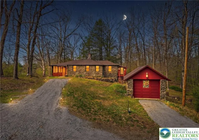 Homes for sale in Middle Smithfield Twp, PA | 248 Fenical Ln, Middle Smithfield Twp, PA 18302 | MLS# 780063