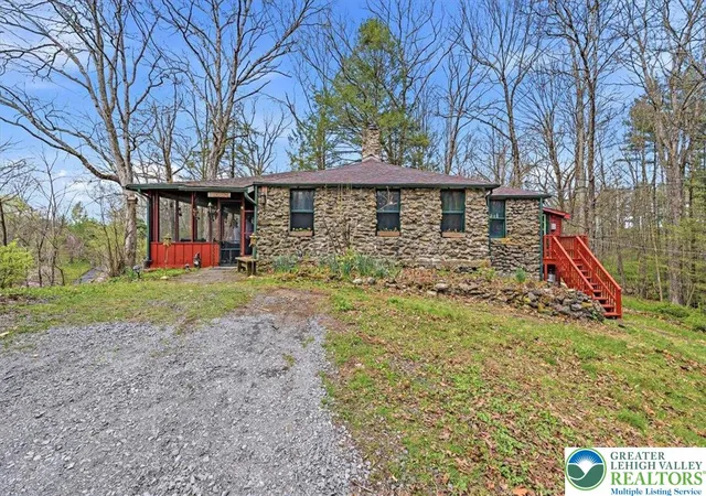 Homes for sale in Middle Smithfield Twp, PA | 248 Fenical Ln, Middle Smithfield Twp, PA 18302 | MLS# 780063