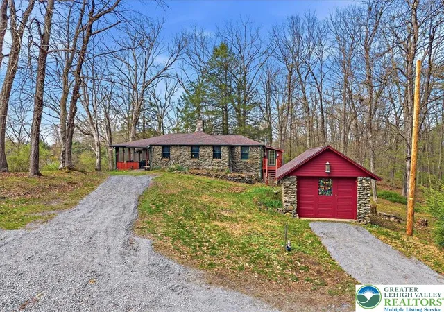 Homes for sale in Middle Smithfield Twp, PA | 248 Fenical Ln, Middle Smithfield Twp, PA 18302 | MLS# 780063