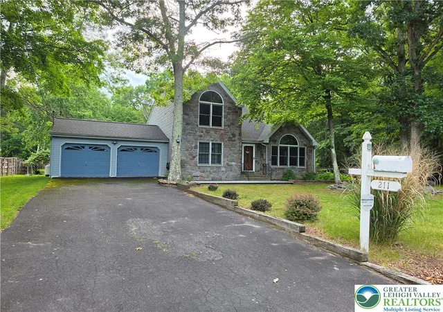Photo 1 of Sale Pending at 211 Murphy Cir, Bushkill, PA 18324 | MLS# 779946 | Listing updated on 2026-07-21