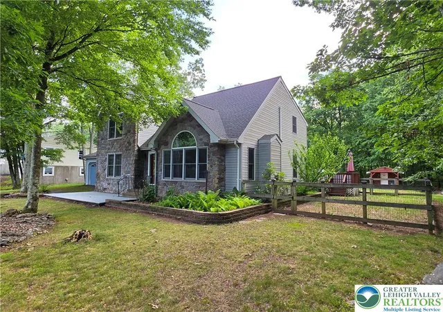 Photo 2 of Sale Pending at 211 Murphy Cir, Bushkill, PA 18324 | MLS# 779946 | Listing updated on 2026-07-21