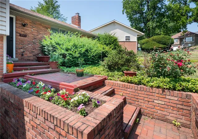 Photo 3 of Sale Pending at 3572 Catherine Ave, Allentown, PA 18103 | MLS# 779810 | Listing updated on 2026-07-09