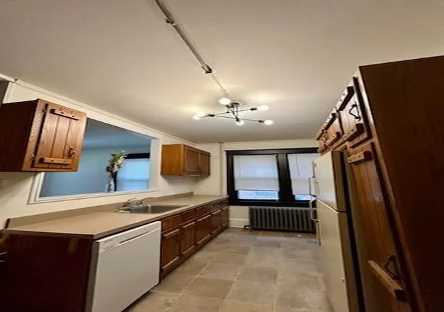 Listing Photo 2 - Condo for sale in building located at 1917 Fry St, Easton, PA 18042 - Unit #