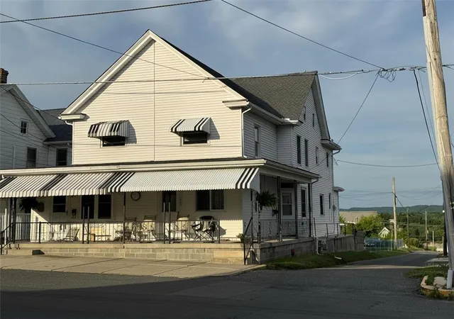 Homes for sale in Lehighton Boro, PA | 135 N 3rd St, Lehighton Boro, PA 18235 | MLS# 780100