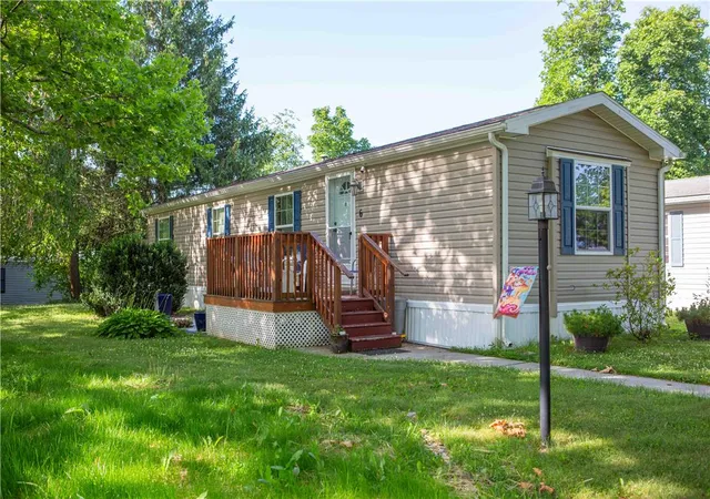 Photo 2 of Manufactured home for sale at 6 Spruce Cir, Bath, PA 18014 | MLS# 780129 | Listing updated on 2026-08-28