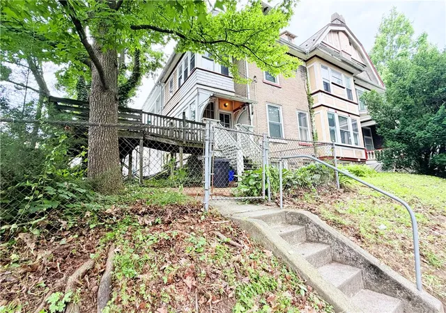 Homes for sale in Bethlehem City, PA | 526 Seneca St, Bethlehem City, PA 18015 | MLS# 780134