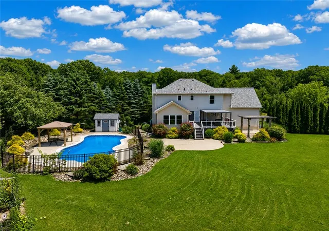 Photo 2 of Sale Pending at 220 Pennbrook Rd, Stroudsburg, PA 18360 | MLS# 780096 | Listing updated on 2026-08-01
