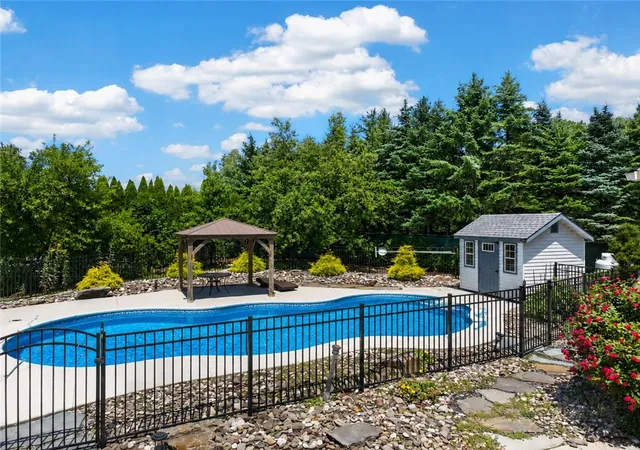 Photo 3 of Sale Pending at 220 Pennbrook Rd, Stroudsburg, PA 18360 | MLS# 780096 | Listing updated on 2026-08-01