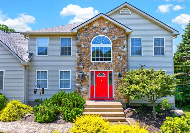 Photo 4 of Sale Pending at 220 Pennbrook Rd, Stroudsburg, PA 18360 | MLS# 780096 | Listing updated on 2026-08-01