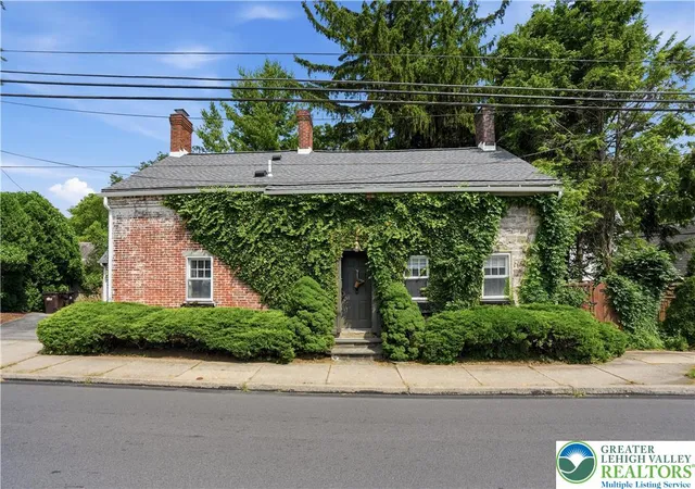 2nd image of 2014 Linden St, Bethlehem, PA 18017 | MLS# 779905