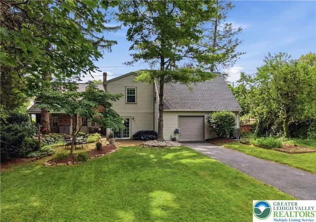 Photo 3 of Sale Pending at 2014 Linden St, Bethlehem, PA 18017 | MLS# 779905 | Listing updated on 2026-07-24