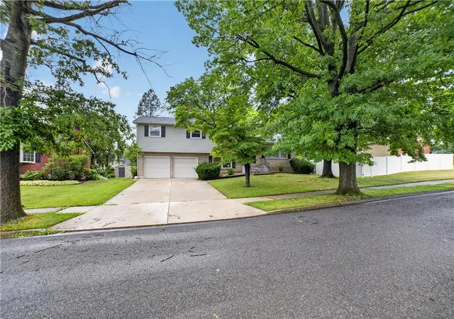 Photo 4 of Sale Pending at 1959 Easthill Dr, Bethlehem, PA 18017 | MLS# 780087 | Listing updated on 2026-07-10