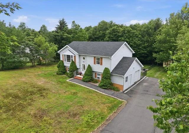 Homes for sale in Tunkhannock Twp, PA | 209 Center Dr, Tunkhannock Twp, PA 18610 | MLS# 779918