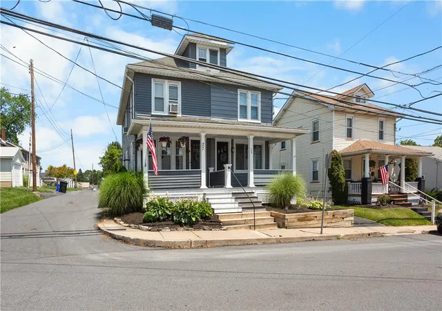 Homes for sale in Nazareth Boro, PA | 27 E Chestnut St, Nazareth Boro, PA 18064 | MLS# 780126