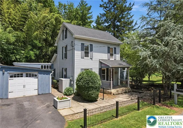Homes for sale in Bethlehem City, PA | 571 Pine Top Trl, Bethlehem City, PA 18017 | MLS# 780174