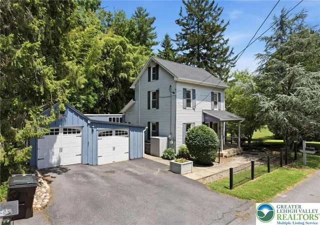 Homes for sale in Bethlehem City, PA | 571 Pine Top Trl, Bethlehem City, PA 18017 | MLS# 780174