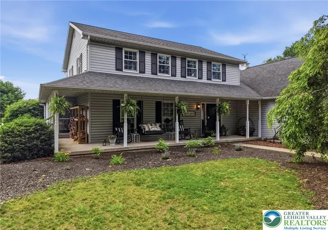 Homes for sale in Bushkill Twp, PA | 890 Lahr Rd, Bushkill Twp, PA 18064 | MLS# 779520