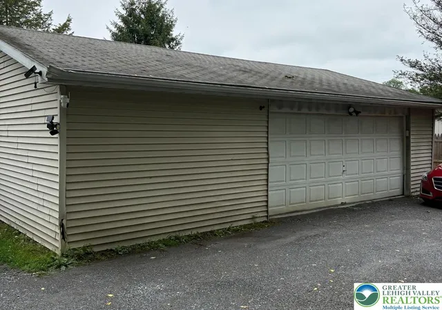 Homes for sale in Coplay, PA | 4055 Mauch Chunk Rd, Coplay, PA 18037 | MLS# 780259