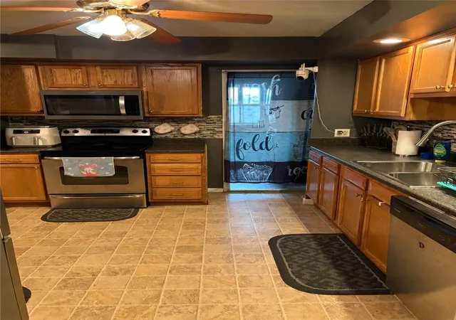 Homes for sale in Coplay, PA | 4055 Mauch Chunk Rd, Coplay, PA 18037 | MLS# 780259