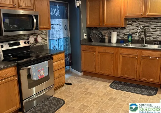 Homes for sale in Coplay, PA | 4055 Mauch Chunk Rd, Coplay, PA 18037 | MLS# 780259