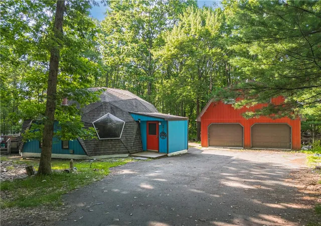 1st image of 8615 E Nottingham Dr, Polk Twp, PA 18058 | MLS# 780260