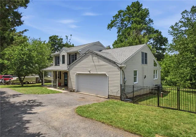 3rd image of 6354 New St, Center Valley, PA 18034 | MLS# 780270