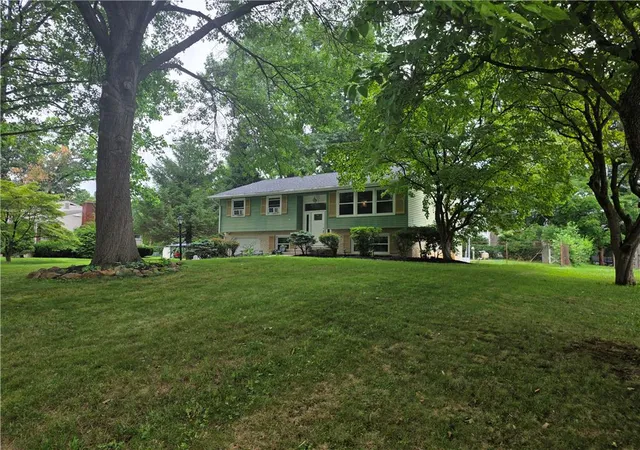 Photo 3 of Sale Pending at 3650 Stephen Crane Ln, Bethlehem, PA 18017 | MLS# 780302 | Listing updated on 2026-07-24