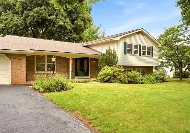 Homes for sale in Salisbury Twp, PA | 2844 Edgemont Dr, Salisbury Twp, PA 18103 | MLS# 780013