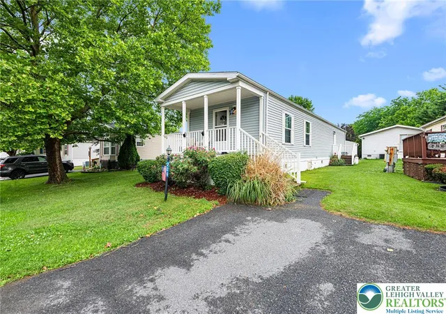 Homes for sale in Allen Twp, PA | 226 Greenbriar Dr S, Allen Twp, PA 18014 | MLS# 780333
