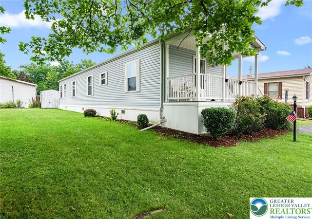 Homes for sale in Allen Twp, PA | 226 Greenbriar Dr S, Allen Twp, PA 18014 | MLS# 780333