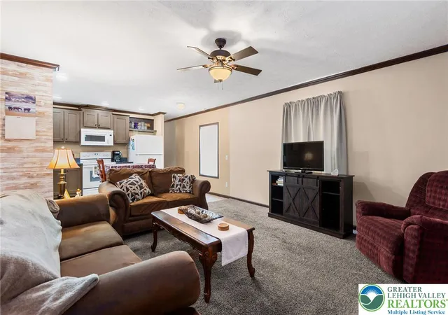 Homes for sale in Allen Twp, PA | 226 Greenbriar Dr S, Allen Twp, PA 18014 | MLS# 780333