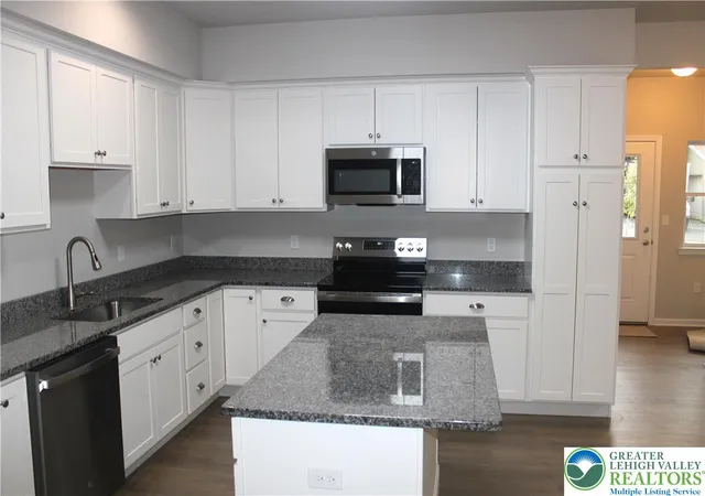 Homes for sale in Hellertown Boro, PA | 88 Hess Ave, Hellertown Boro, PA 18055 | MLS# 780338