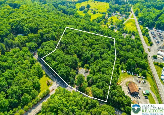 Homes for sale in Stroud Twp, PA | 40 Brushy Mountain Rd, Stroud Twp, PA 18301 | MLS# 780351