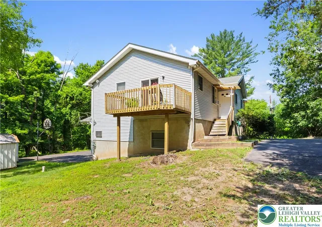 Homes for sale in Stroud Twp, PA | 40 Brushy Mountain Rd, Stroud Twp, PA 18301 | MLS# 780351
