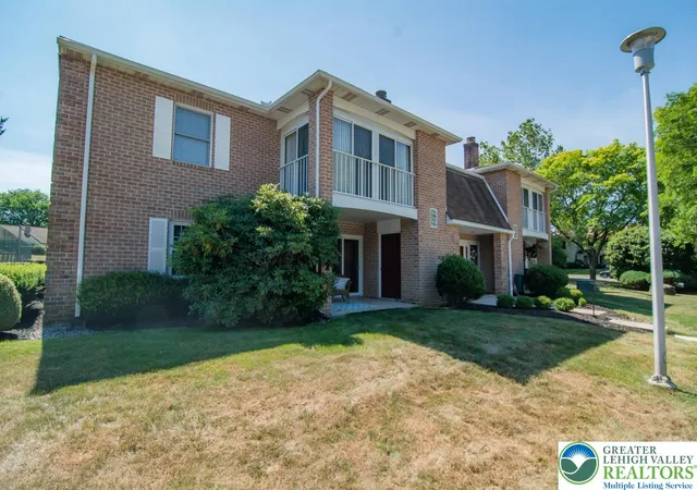 Homes for sale in Lower Macungie Twp, PA | 2705 Rolling Green Dr, Lower Macungie Twp, PA 18062 | MLS# 780195